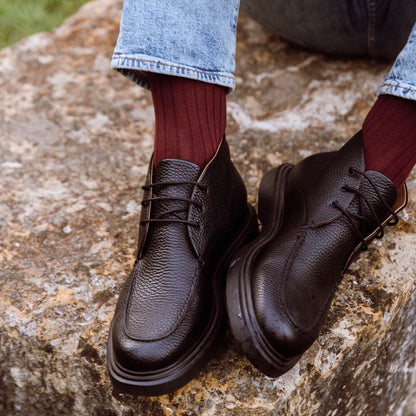 Men's lace-up ankle boot in black hammered leather and Vibram sole