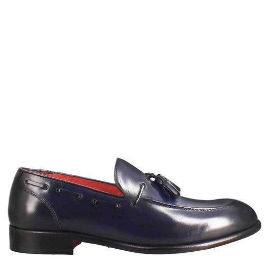 Men's elegant soft leather loafer with tassels and round toe