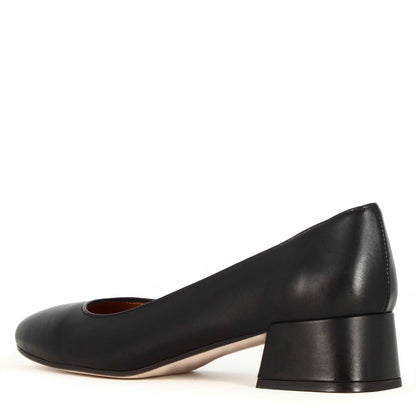 Classic women's décolleté in smooth leather