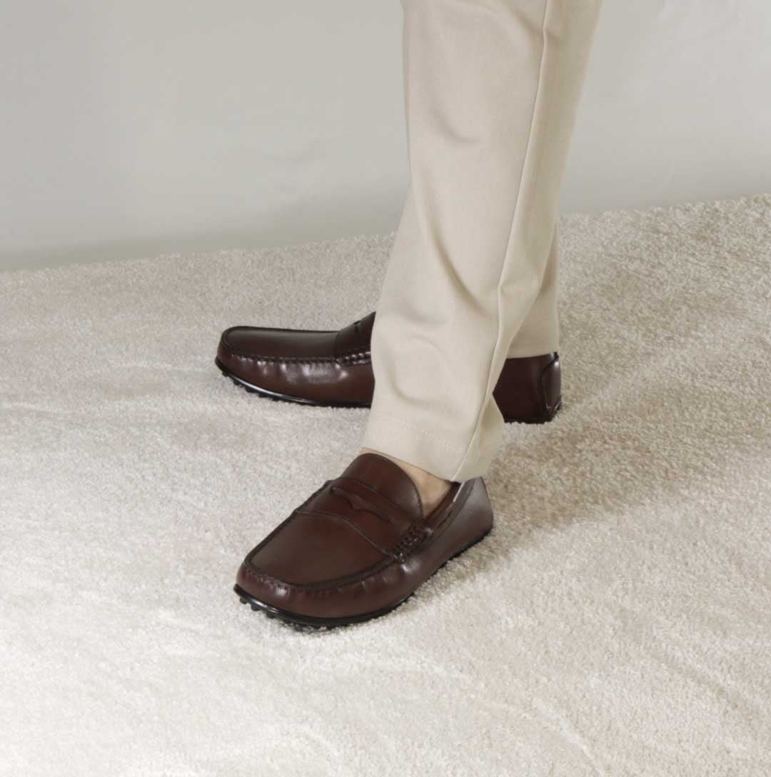 Men's casual leather loafer with rubber sole