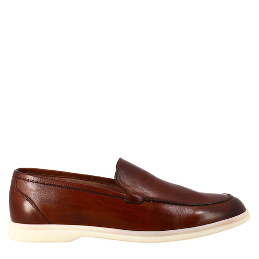 Elegant men's boat loafer in grain leather