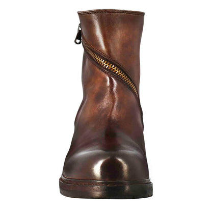 Women's ankle boot in washed leather with vintage effect and diagonal zip