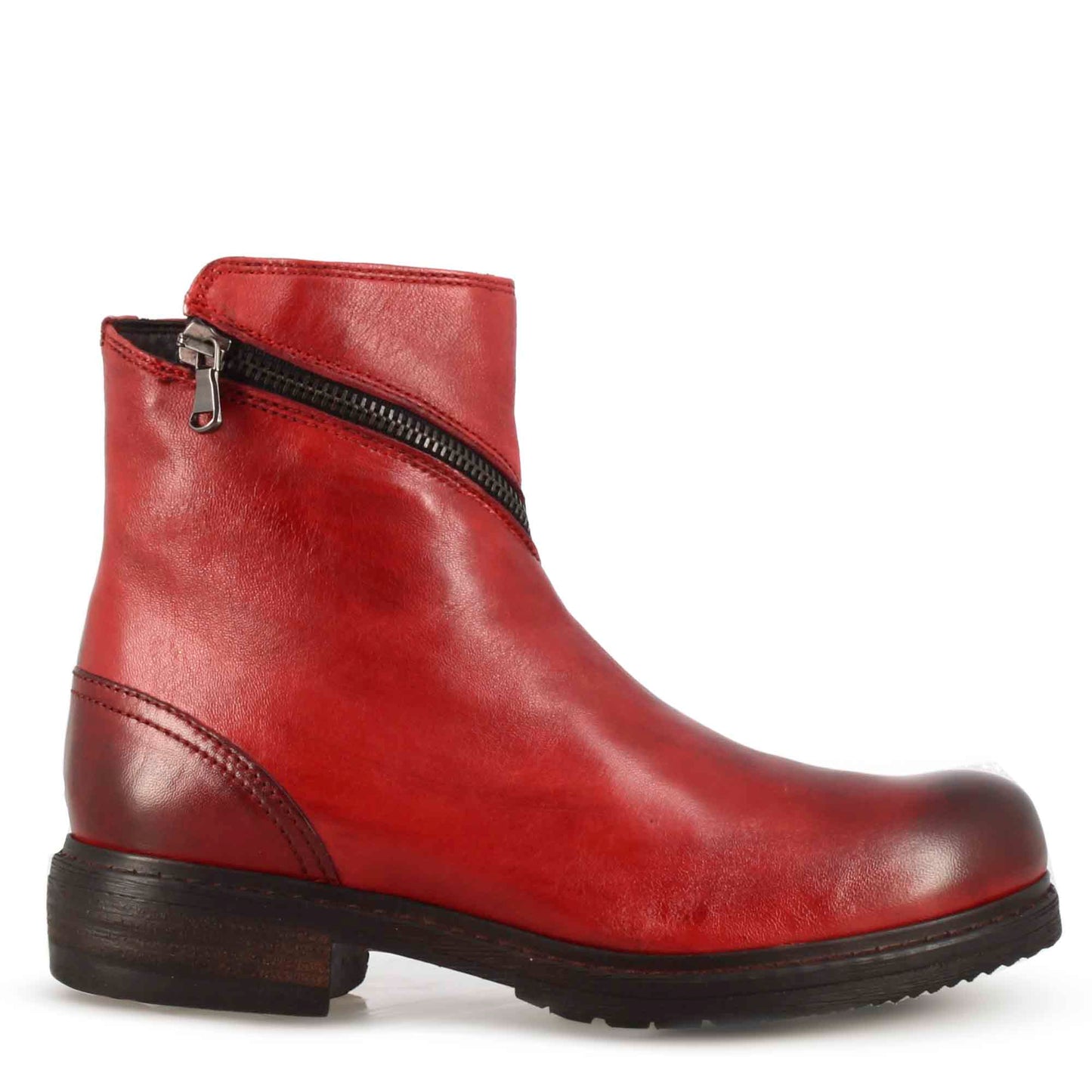 Women's ankle boot in washed leather with vintage effect and diagonal zip