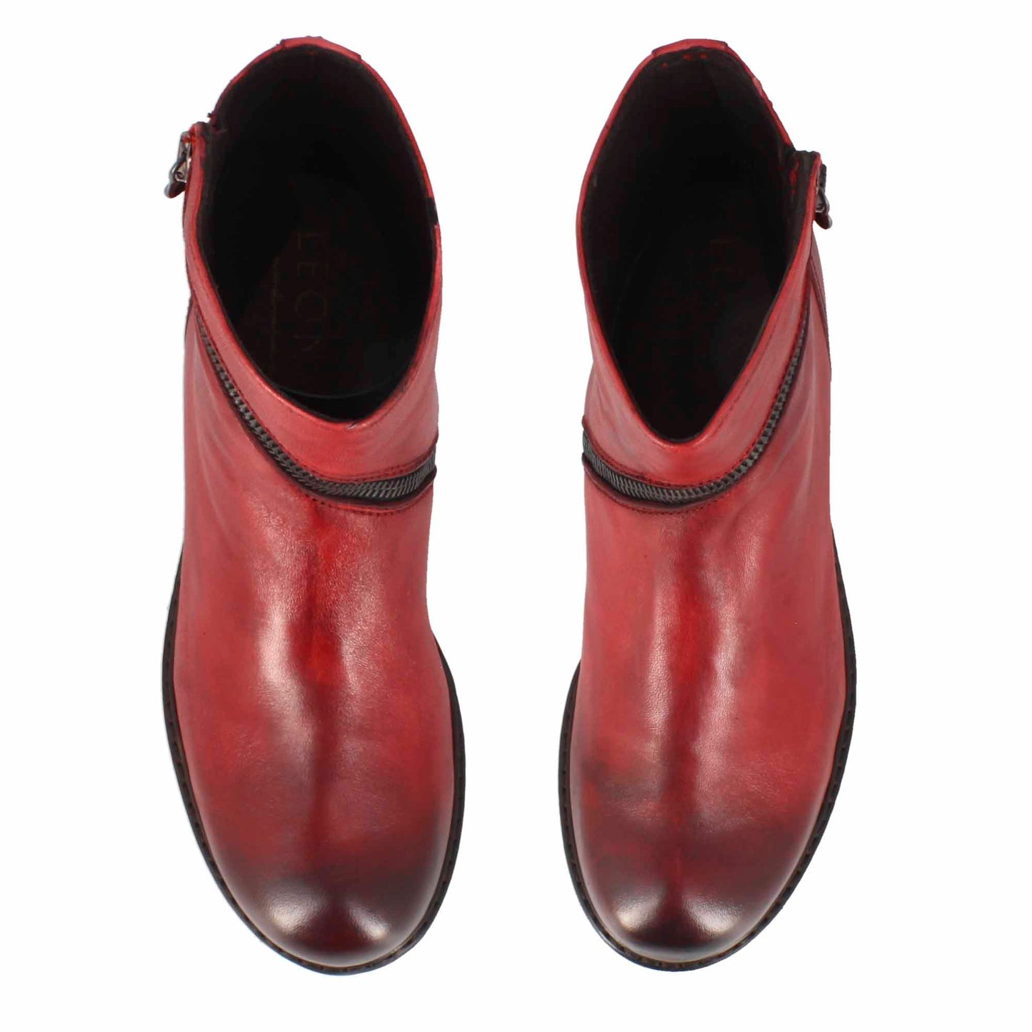 Women's ankle boot in washed leather with vintage effect and diagonal zip